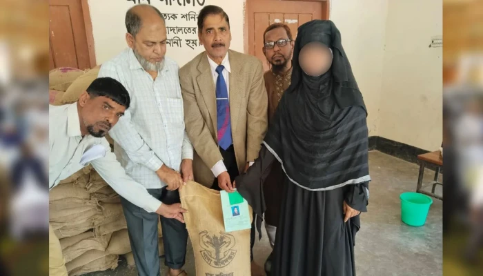 ভিডাব্লিউবি চালের বস্তায় শেখ হাসিনার নাম ঘিরে বিতর্ক