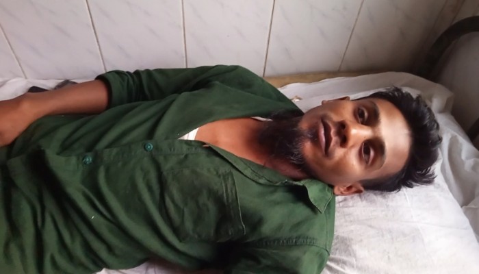 মুলাদীতে চাঁদা না দেওয়ায় ঠিকাদারকে পিটিয়ে আহত