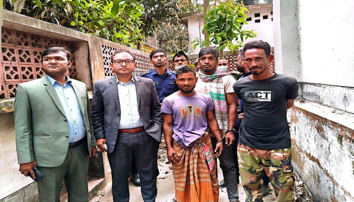 কুড়িগ্রামের উলিপুরে গাঁজা সেবনকালে আটক ৩, ৫ দিনের কারাদণ্ড