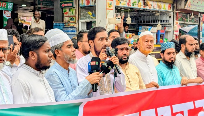 উত্তরায় নাগরিক উন্নয়ন ফোরামের মানববন্ধন আগামী তিন দিনের মধ্যেই ডিএনসিসিকে মশক মুক্ত করতে হবে-মোহাম্মদ সেলিম উদ্দিন।