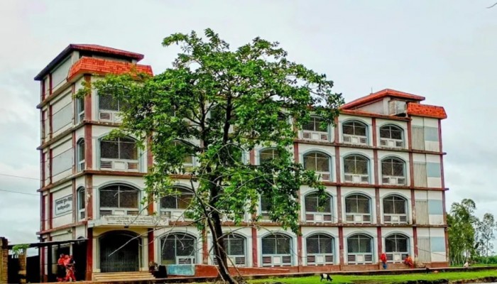 কুড়িগ্রামের উলিপুরে ৮ বছর ধরে কলেজে আসেন না অধ্যক্ষ, তবু তুলছেন বেতন-ভাতা