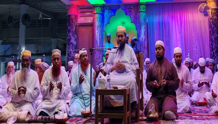 রমজানে ত্যাগ স্বীকার করা হল রোজাদারদের অন্যতম বৈশিষ্ট্য। -ছারছীনার পীর ছাহেব।