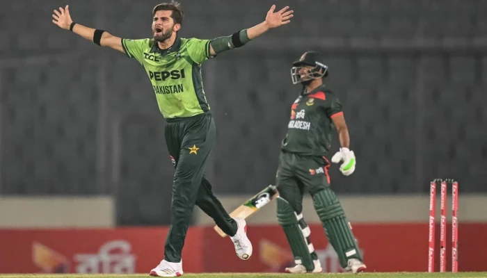 বজ্রপাতের পর বৃষ্টি শুরু, বাংলাদেশ-পাকিস্তানের খেলা বন্ধ