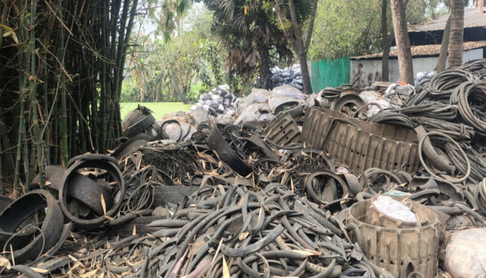 ​পরিবেশের ছাড়পত্রসহ ছাড়া প্রশাসনের নাকের ডগায় চলছে ফারজানা রিসাইক্লিন।