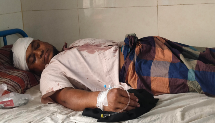 পাওনা টাকা চাওয়ায় কালকিনিতে স্বামী-স্ত্রীর ওপর হামলার অভিযোগ