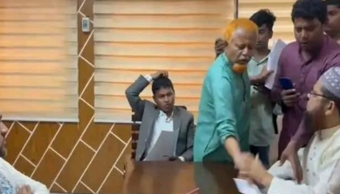 ​হরিপুরে ইউএনও কার্যালয়ে নিয়োগের নথিপত্র ছিনিয়ে নিলেন-বিএনপির সভাপতি জামাল উদ্দিন