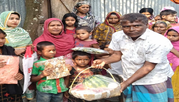 ‎সৌদি আরবে বজ্রাঘাতে নিহত প্রবাসী রাসেলের শোকাহত পরিবারের পাশে ইউএনও,  মানবিকতায় ভরল নিঃস্ব ঘর।