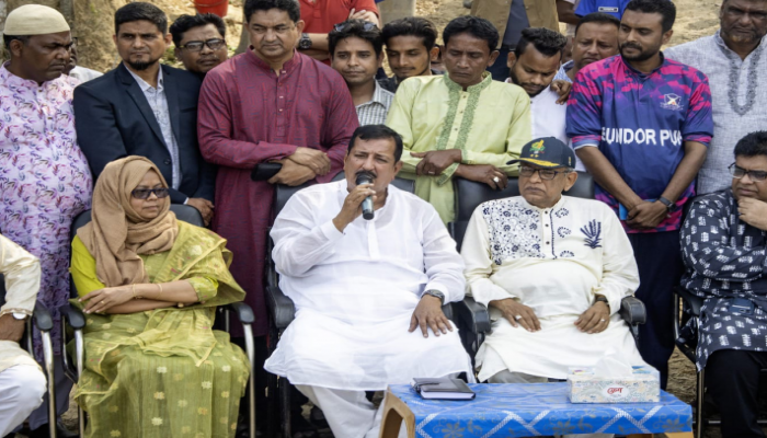 ​গোদাগাড়ীতে দমদমা খাল খনন কর্মসূচির উদ্বোধন, খাদ্যে স্বয়ংসম্পূর্ণতার আহ্বান ভূমিমন্ত্রীর