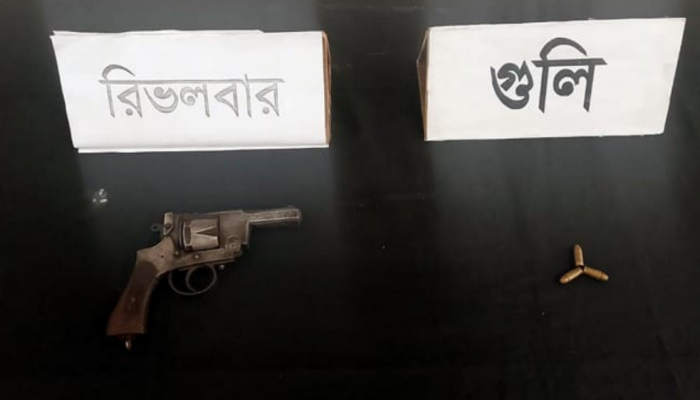 ​রাজশাহী নগরীতে বিদেশি রিভলবার ও গুলি উদ্ধার