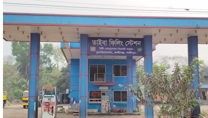 ​তেলের লাইনে স্বস্তি আনতে কালীগঞ্জে নতুন সিদ্ধান্ত: নির্দিষ্ট পেশাজীবীদের জন্য অগ্রাধিকার