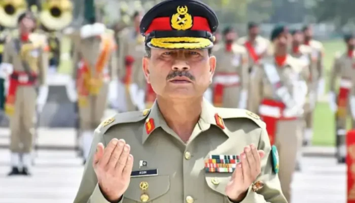 পাদপ্রদীপের আলোয় পাকিস্তানের সেনাপ্রধান