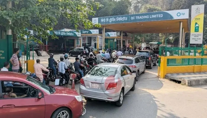 চট্টগ্রামে পাম্পগুলোতে চালকদের দীর্ঘ লাইন, জ্বালানি পেতে হট্টগোল