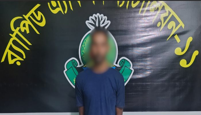 ফরিদপুরে ধর্ম অবমাননার ঘটনায় অভিযুক্ত প্রদীপ পাল (৪০)’কে নারায়নগঞ্জের আড়াইহাজার থানা এলাকা থেকে গ্রেফতার করেছে র‌্যাব