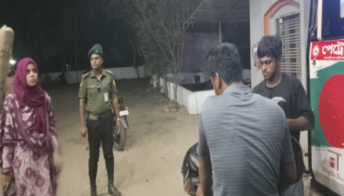 আদমদীঘিতে মজুদ থাকা সত্ত্বেও তেল না পেয়ে হট্টগোল, ম্যাজিস্ট্রেটের হস্তক্ষেপে নিয়ন্ত্রণ