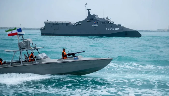 হরমুজ প্রণালিতে ইরানের শক্তি ‘মশা নৌবহর’