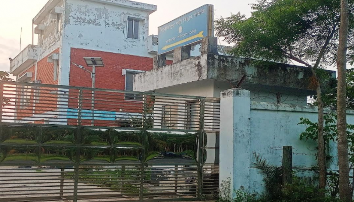 কাউখালীতে পল্লী বিদ্যুতের জোনাল অফিস না থাকায় ভোগান্তিতে গ্রাহকরা