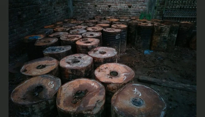 জিয়ানগরে আবারও ৭৫ ব্যারেল চোরাই বিটুমিন উদ্ধার