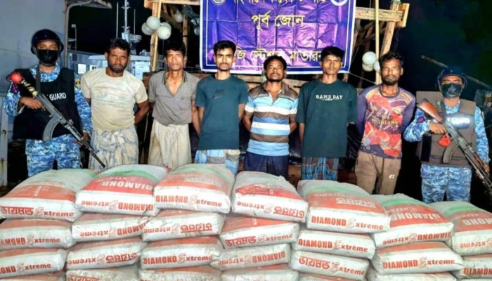 ৫৫০ বস্তা সিমেন্টসহ ৬ পাচারকারী আটক, দুই বোট জব্দ