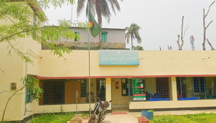 কাউখালী ভূমি অফিসে দুর্ধর্ষ চুরি, প্রায় ২ লক্ষ টাকা লোপাট