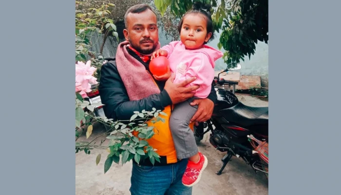 বজ্রপাতে কোলের মেয়ে বাঁচলেও বাবা চলে গেলেন পরপারে