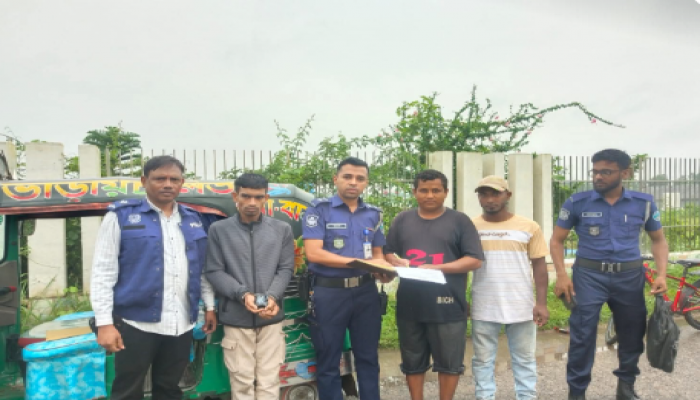 ​বুড়িচংয়ে ৩২৫ পিস ইয়াবাসহ মাদক ব্যবসায়ী গ্রেফতার