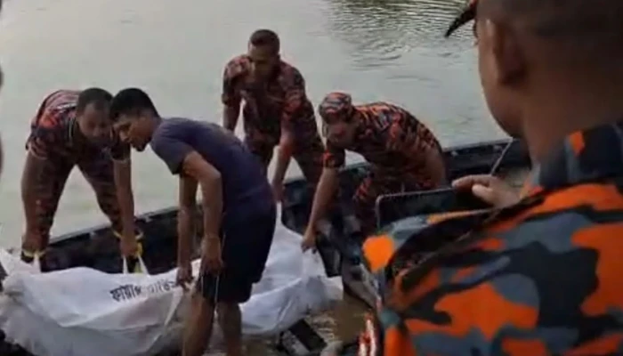 নৌকা ডুবে নিখোঁজের ১৮ ঘণ্টা পর মাদরাসাছাত্রের লাশ উদ্ধার