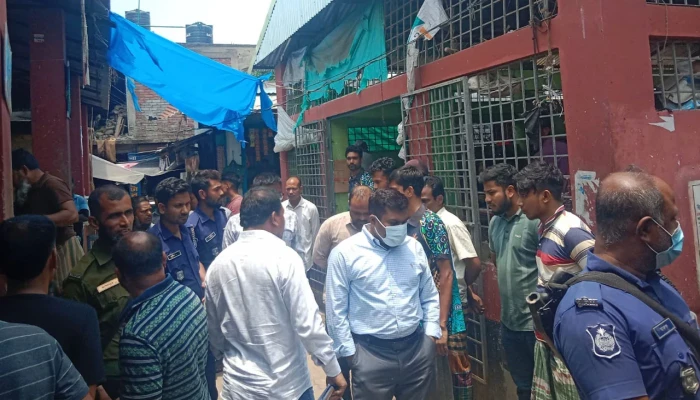 পচা গরুর মাংস বিক্রির প্রমাণ মেলায় দোকান সিলগালা