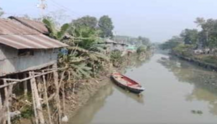 ​গৌরনদীতে উপজেলা প্রশাসনের  বেঁধে দেয়া সময় পার হলেও  খালের দু- পাশের অবৈধ স্হাপনা সরিয়ে নিচ্ছেন না অবৈধ স্হাপনার মালিকেরা