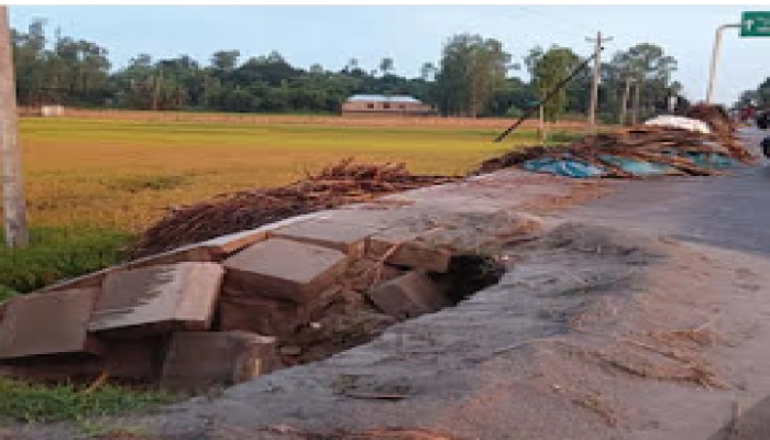 কুড়িগ্রামের চিলমারীতে সংযোগ সড়কের কাজ ৩ দফায় মেয়াদ বাড়লেও শেষ হয়নি