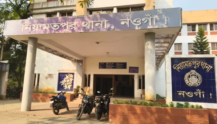 নিয়ামতপুরে কলেজছাত্রীর ঝুলন্ত লাশ উদ্ধার