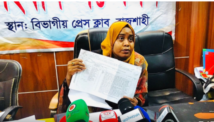 ​লোনের প্রলোভনে ফাঁকা চেক নিয়ে প্রতারণার অভিযোগে নারী উদ্যোক্তার সংবাদ সম্মেলন
