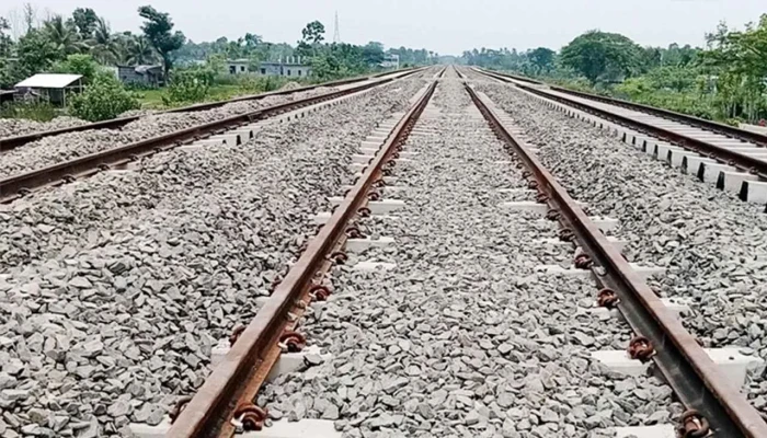 ঈশ্বরদীতে মালবাহী ট্রেনের ধাক্কায় এক যুবক নিহত