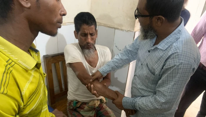কেন্দুয়ার ছিলিমপুরে ময়লা ফেলা নিয়ে সংঘর্ষ, আহত ৩