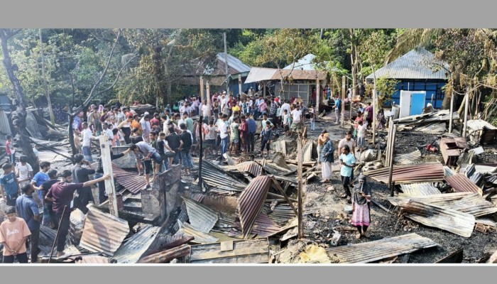 ফরিদগঞ্জে ১১ পরিবারের বসতঘর পুড়ে ছাই‎