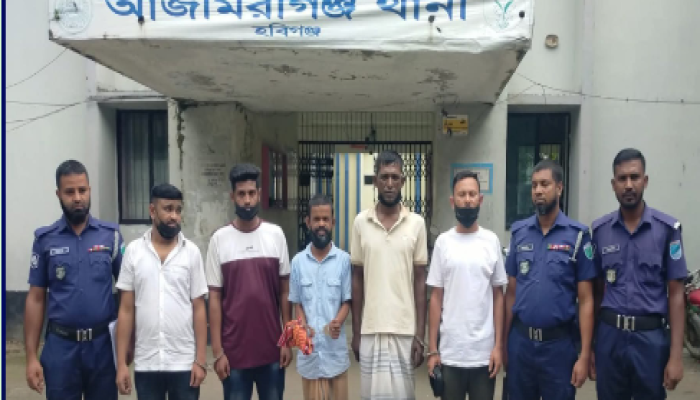 ​‎আজমিরীগঞ্জে অভিযানে ‘নিউজ অফিস’ থেকে কথিত তিন সাংবাদিকসহ আটক ৫, ইয়াবা উদ্ধার