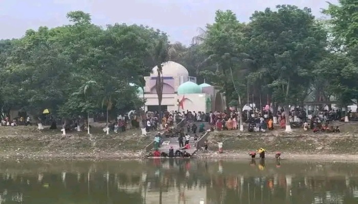 পঞ্চগড়ে বারো আউলিয়ার মাজারে আজ ঐতিহ্যবাহী ওরস অনুষ্ঠিত