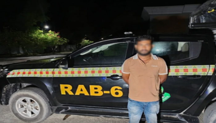 খুলনায় র‌্যাবের অভিযানে বি কোম্পানির সদস্য ও একাধিক অস্ত্র মামলাসহ ০৫ মামলার আসামি, সন্ত্রাসী ইমন গ্রেফতার