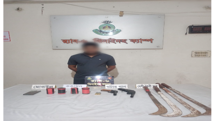 মাগুরায় র‍্যাবের অভিযানে ০২টি দেশীয় ওয়ান শুটারগান, ০৪টি ককটেল, ০২টি শর্টগানের সীসা কার্তুজ এবং ০৪ টি হাসুয়া সহ ০১ জন অবৈধ অস্ত্রধারীকে গ্রেফতার করেছে র‍্যাব-৬, সিপিসি-২,ঝিনাইদহ ।