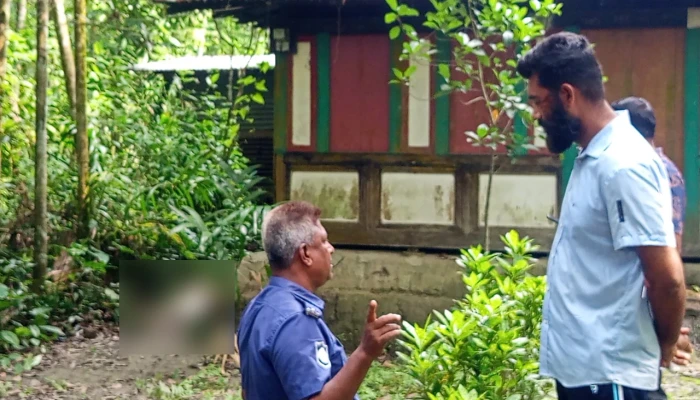 নেছারাবাদে পরিত্যক্ত বাড়িতে মিলল ওঝার লাশ