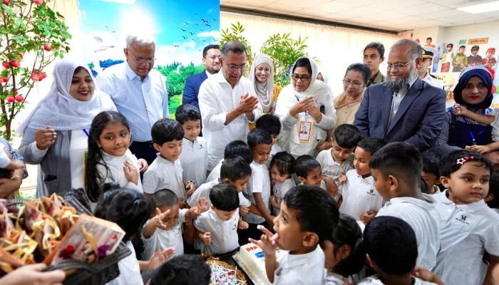 শিশুদের সঙ্গে প্রাণোচ্ছল সময় কাটালেন প্রধানমন্ত্রী
