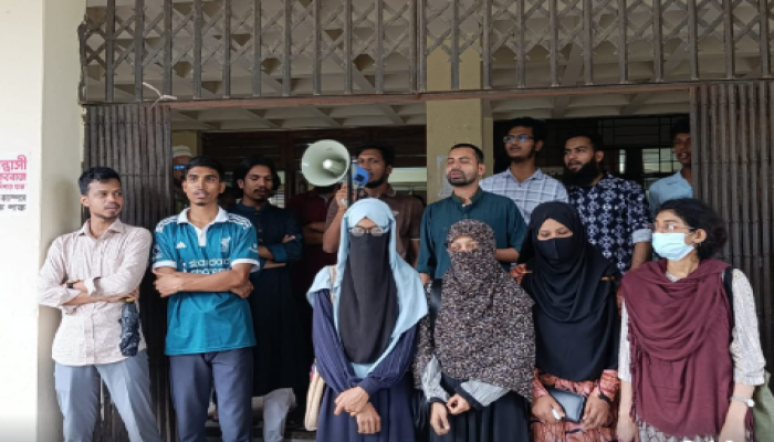 'ধর্ষকের ফাঁসি চাই’, রামিসা হত্যার বিচার দাবিতে কুবিতে বিক্ষোভ
