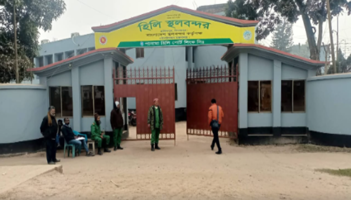 ​পবিত্র ঈদুল আজহা উপলক্ষে হিলি স্থলবন্দরে টানা ৭ দিন আমদানি-রপ্তানি বন্ধ, যাত্রী চলাচল স্বাভাবিক