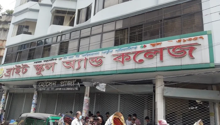 ব্রাইট স্কুল অ্যান্ড কলেজের চেয়ারম্যানকে পিটিয়ে হাসপাতালে পাঠাল শিক্ষার্থীরা