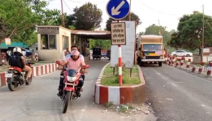 তিস্তা সেতু টোল প্লাজায় কুড়িগ্রাম কৃষি বিশ্ববিদ্যালয় শিক্ষার্থীদের ওপর হামলা: পৃথক দুই মামলা, জেলে বাবা-ছেলে
