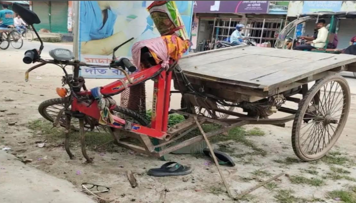 রাণীশংকৈলে মোটরসাইকেল-ভ্যান মুখোমুখি সংঘর্ষে ভ্যানচালক নিহত-দুই কিশোর আশঙ্কাজনক