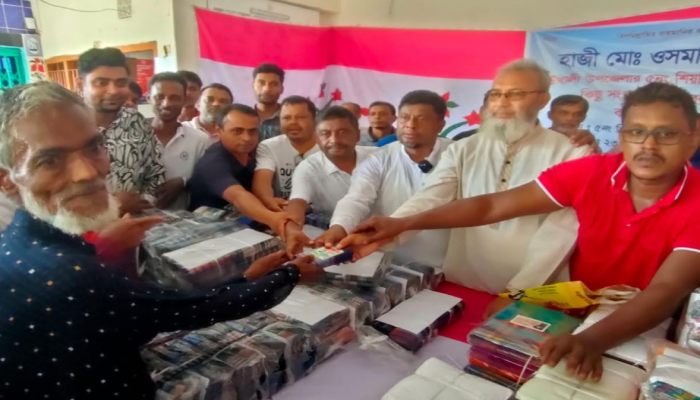 কাউখালীতে পবিত্র ঈদুল আযহা উপলক্ষে কাপড় বিতরণ