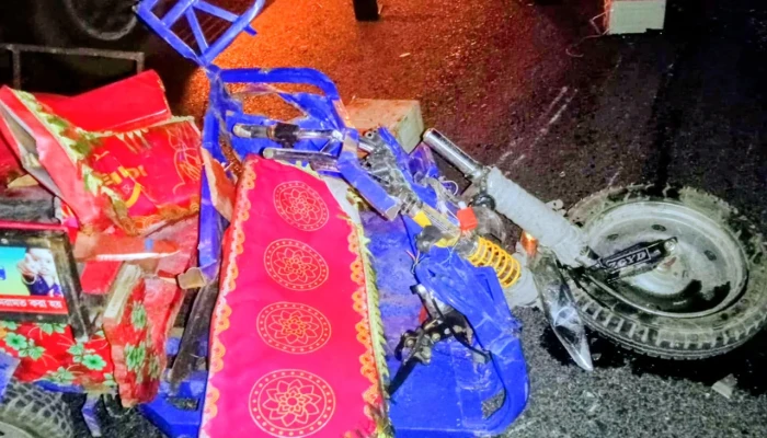 পত্নীতলায় ডাম্পট্রাকের চাপায় নিহত ২