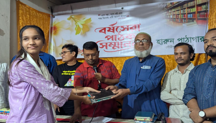 বই পড়ে পুরস্কৃত হলেন অর্ধশতাধিক পাঠক
