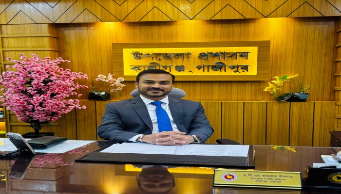 ব্যতিক্রমী উদ্যোগে গাজীপুরের শ্রেষ্ঠ ইউএনও কালীগঞ্জের এটিএম কামরুল ইসলাম