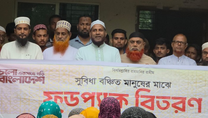 অর্ধ সহস্রাধিক  সুবিধা বঞ্চিত মানুষের মাঝে ফুড প্যাক বিতরণ করেন আতাউর রহমান সরকার
